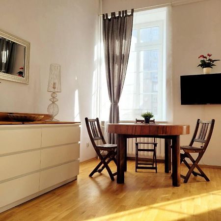Przytulne Apartamenty W Centrum Warszawy Lok 2 Warsaw Luaran gambar